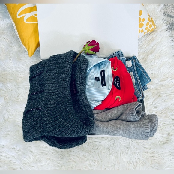 1 FULL BOX OF MINIMUM 5 CLOTHES PIECES - Picture 8 of 8